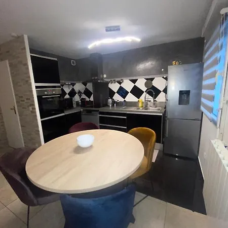 Apartment Duplex Paris: Near Roissy Cdg, Expo & Theme Parks *