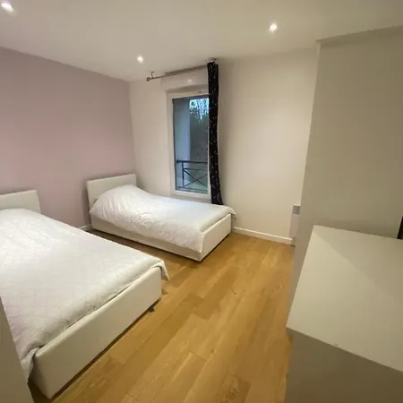 Duplex Paris: Near Roissy Cdg, Expo & Theme Parks Apartment *