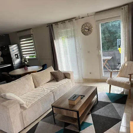 Duplex Paris: Near Roissy Cdg, Expo & Theme Parks *